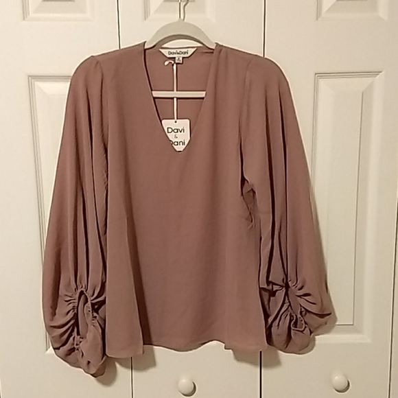Davi & Dani Tops - 🆕❤️🆕DAVI & DANI Balloon Sleeve Blouse M